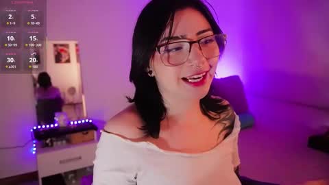 Snapshot of miami_18_ chatting on 02-09-26, 01:31 Lili online show from 02-09-26, 01:31