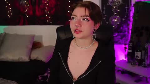 Snapshot of miami_18_ chatting on 07-10-26, 02:38 Lili online show from 07-10-26, 02:38