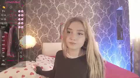 Snapshot of miamiameow chatting on 06-25-26, 04:22 Mia online show from 06-25-26, 04:22