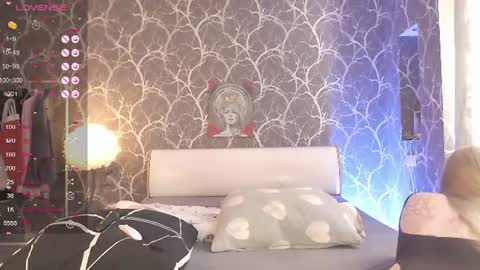 Snapshot of miamiameow chatting on 07-11-26, 12:30 Mia online show from 07-11-26, 12:30