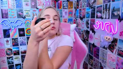 Snapshot of miamilas chatting on 12-17-25, 11:38 miamilas online show from 12-17-25, 11:38