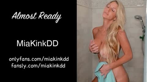 Snapshot of miamilfs chatting on 10-22-25, 12:27 Mia online show from 10-22-25, 12:27