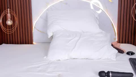 Snapshot of miamiller69 chatting on 10-11-25, 03:39 Mia online show from 10-11-25, 03:39