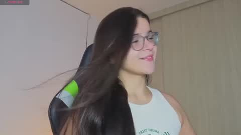 Snapshot of miamillerr_28 chatting on 06-15-26, 03:58 Mia online show from 06-15-26, 03:58