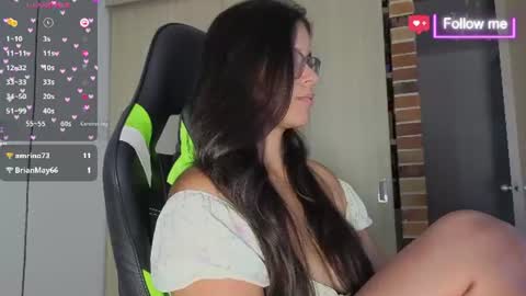 Snapshot of miamillerr_28 chatting on 07-08-26, 02:54 Mia online show from 07-08-26, 02:54