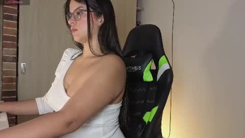 Snapshot of miamillerr_28 chatting on 07-15-26, 07:57 Mia online show from 07-15-26, 07:57