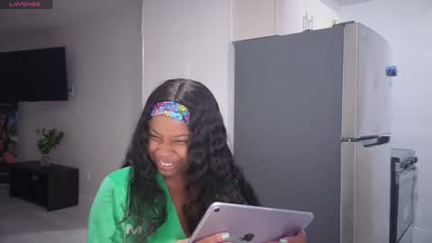 Snapshot of miamiworld chatting on 04-21-26, 02:51 MiamiWorld online show from 04-21-26, 02:51