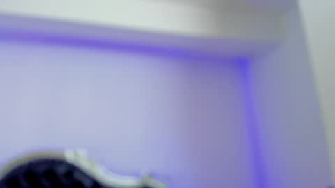 Snapshot of miamontoya chatting on 01-17-25, 04:15 Mia -5 7001400 Follow online show from 01-17-25, 04:15