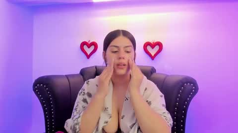 Snapshot of miamontoya chatting on 02-25-25, 12:34 Mia -5 7001400 Follow online show from 02-25-25, 12:34