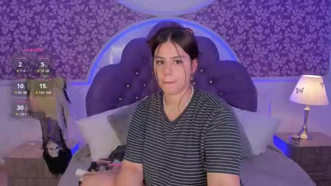 Snapshot of miamontoya chatting on 10-13-25, 01:22 Mia -5 7001400 Follow online show from 10-13-25, 01:22