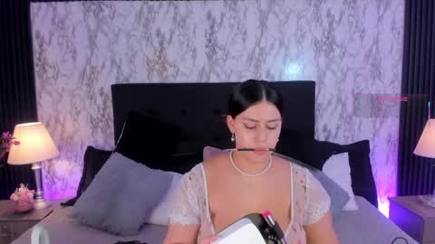 Snapshot of miamontoya chatting on 05-27-26, 01:08 Mia -5 7001400 Follow online show from 05-27-26, 01:08