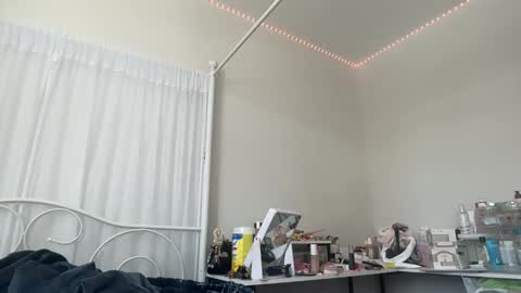 Mia online show from 03-01-26, 10:34