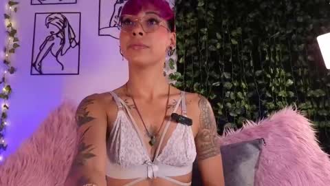 Mia Morgann online show from 10-07-25, 01:52