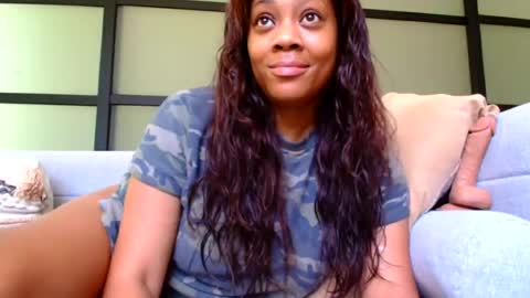 Snapshot of miamuffin8 chatting on 07-18-26, 06:12 MiaMuffn online show from 07-18-26, 06:12
