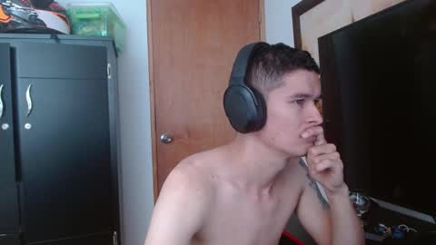 Snapshot of miaou_miaou chatting on 02-06-25, 02:04 miaou_miaou online show from 02-06-25, 02:04