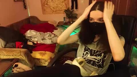 Snapshot of miaowhowl chatting on 02-14-26, 08:05 Kristien online show from 02-14-26, 08:05