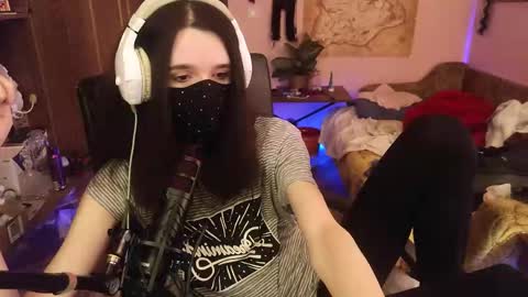 Snapshot of miaowhowl chatting on 02-18-26, 07:10 Kristien online show from 02-18-26, 07:10