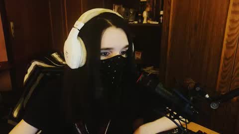 Snapshot of miaowhowl chatting on 03-02-26, 04:47 Kristien online show from 03-02-26, 04:47