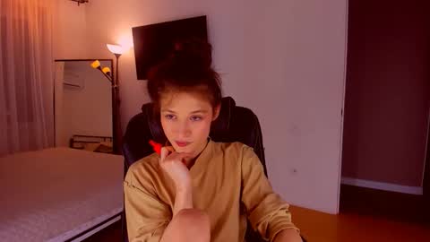 Mia online show from 02-05-26, 06:23