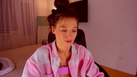 Mia online show from 02-12-26, 06:36