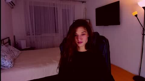 Snapshot of miapaw chatting on 07-02-26, 07:42 Mia online show from 07-02-26, 07:42
