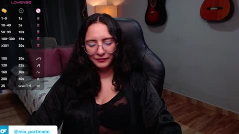 Snapshot of miaportman chatting on 12-30-24, 10:55 MIAPORTMANN online show from 12-30-24, 10:55