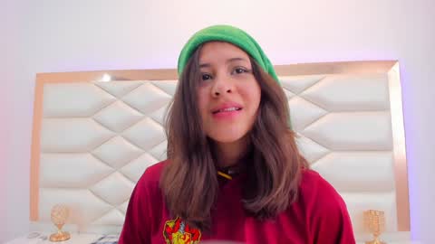 Snapshot of miaqueen021 chatting on 01-13-25, 03:26 Sweetie Mia online show from 01-13-25, 03:26