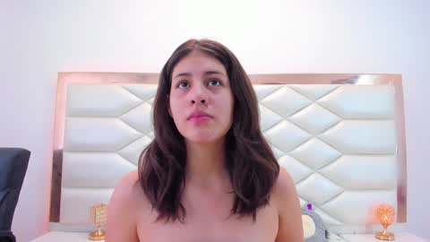 Snapshot of miaqueen021 chatting on 01-28-25, 03:35 Sweetie Mia online show from 01-28-25, 03:35