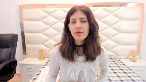 Snapshot of miaqueen021 chatting on 02-06-25, 12:26 Sweetie Mia online show from 02-06-25, 12:26