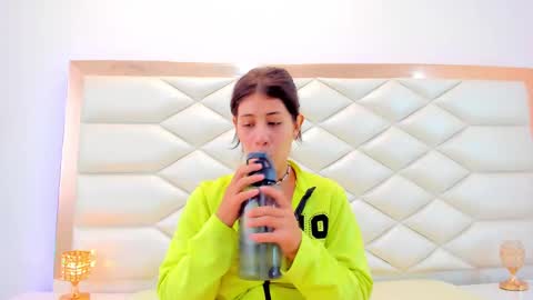 Snapshot of miaqueen021 chatting on 02-21-25, 06:37 Sweetie Mia online show from 02-21-25, 06:37