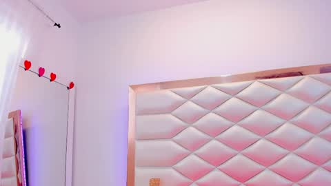 Snapshot of miaqueen021 chatting on 02-25-25, 06:31 Sweetie Mia online show from 02-25-25, 06:31