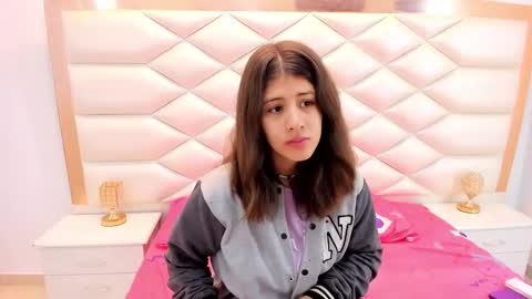 Snapshot of miaqueen021 chatting on 02-27-25, 12:23 Sweetie Mia online show from 02-27-25, 12:23