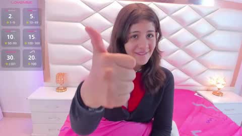 Snapshot of miaqueen021 chatting on 03-01-25, 12:23 Sweetie Mia online show from 03-01-25, 12:23