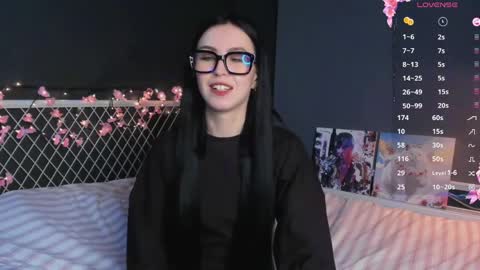 Liz online show from 04-11-26, 05:28