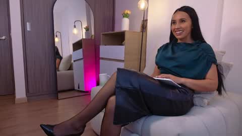 Snapshot of miarouss3 chatting on 06-05-26, 01:28 My name is Mia Please say hello I like to chat with you. If you have requests or dirty talk please use tip online show from 06-05-26, 01:28
