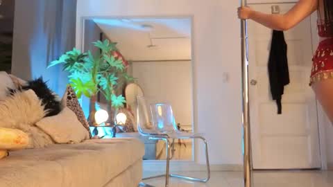 Snapshot of miasavagex18 chatting on 10-06-25, 01:47 MiaHancock online show from 10-06-25, 01:47