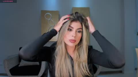 Snapshot of miasilvax chatting on 05-10-26, 11:15 Mia Silva online show from 05-10-26, 11:15