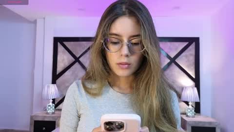 Mia online show from 04-07-26, 07:25