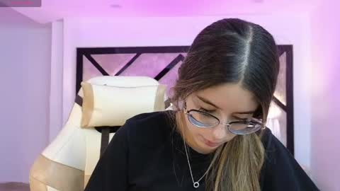 Mia online show from 04-14-26, 07:09