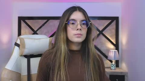 Mia online show from 05-19-26, 06:58
