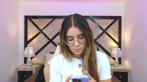 Mia online show from 06-02-26, 07:05