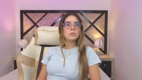 Snapshot of miasilverr chatting on 06-19-26, 08:01 Mia online show from 06-19-26, 08:01