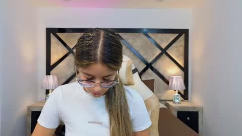 Snapshot of miasilverr chatting on 07-16-26, 07:31 Mia online show from 07-16-26, 07:31