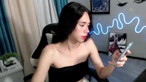 Snapshot of miatrixs chatting on 01-28-25, 10:01 Mia online show from 01-28-25, 10:01