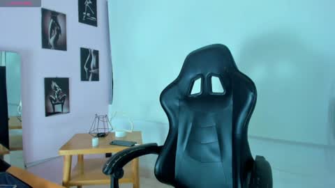 Miaa valentinaaa online show from 12-10-24, 04:02