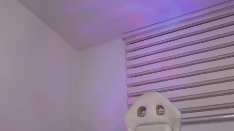 Mia online show from 02-14-25, 02:39