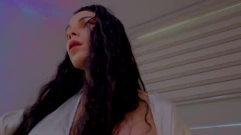 Mia online show from 09-26-25, 04:22