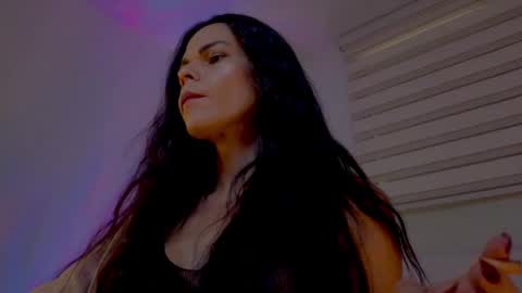 Mia online show from 09-30-25, 03:17