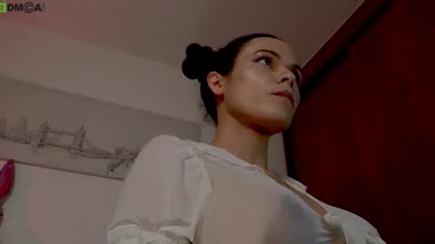 Mia online show from 10-12-25, 01:54