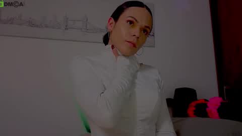 Mia online show from 10-19-25, 04:40